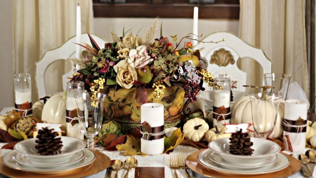 alt="thanksgiving tables"
